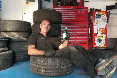 Chàng trai nghĩ mình là... "xác sống" suốt hơn một năm