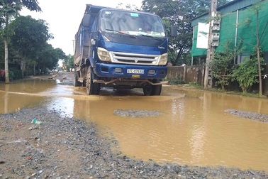 Con đường “đau khổ” tại huyện nông thôn mới đầu tiên của tỉnh Hà Tĩnh