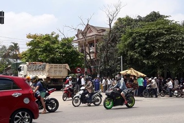 Xe tải tông tử vong 2 phụ nữ đi xe máy