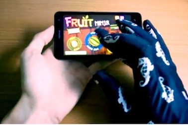 Dùng dao… thử độ mượt Lumia 625