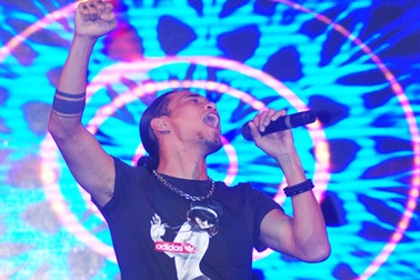 Rocker Anh Khoa, Yanbi và Mr T “đốt cháy” sân khấu SV