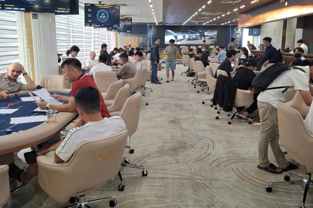 Triệt phá tụ điểm đánh bạc núp bóng giải đấu Poker tại khách sạn - 2