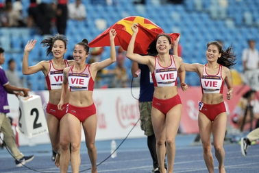 Khoảnh khắc 4 VĐV nữ Việt Nam bứt tốc thần kỳ giành HCV châu Á 2023