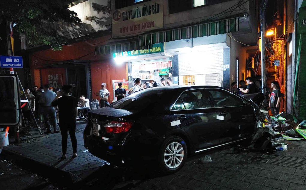 Sức khỏe nạn nhân vụ xe Camry đâm 3 người uống trà đá trên vỉa hè ra sao? - 1