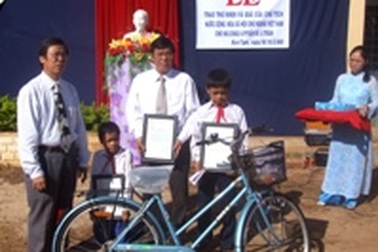 Chủ tịch nước gửi thư khen 2 học sinh Kon Tum