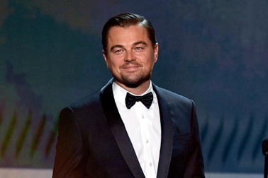 Leonardo DiCaprio bị mỉa mai vì thoát khỏi thảm họa cháy rừng bằng phi cơ