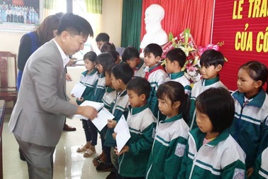 Học bổng Grobest đến với học sinh nghèo hiếu học tỉnh Thái Bình