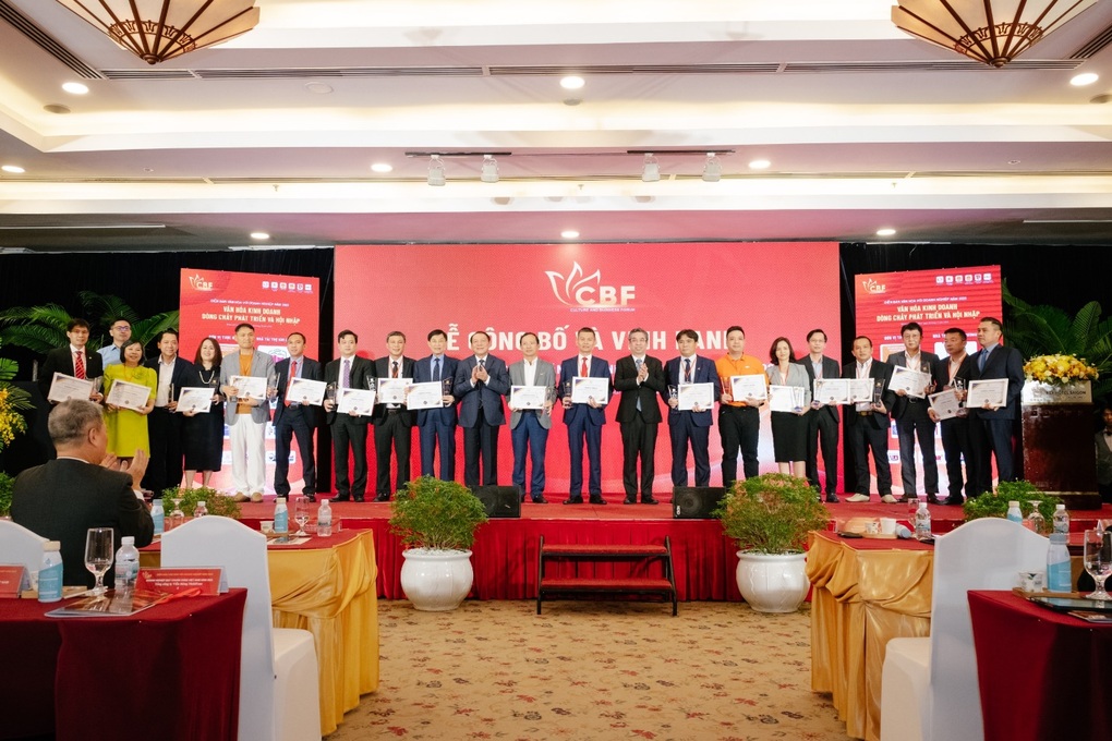 PVcomBank được vinh danh Doanh nghiệp đạt chuẩn văn hóa kinh doanh Việt Nam - 2 PVcomBank được vinh danh Doanh nghiệp đạt chuẩn văn hóa kinh doanh Việt Nam - 2