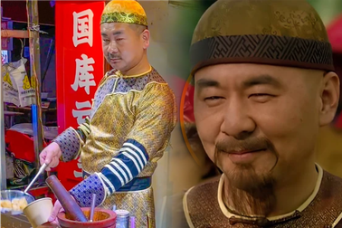 Tiểu thương Vũ Hán hóa trang diễn viên nổi tiếng để bán đậu phụ thối