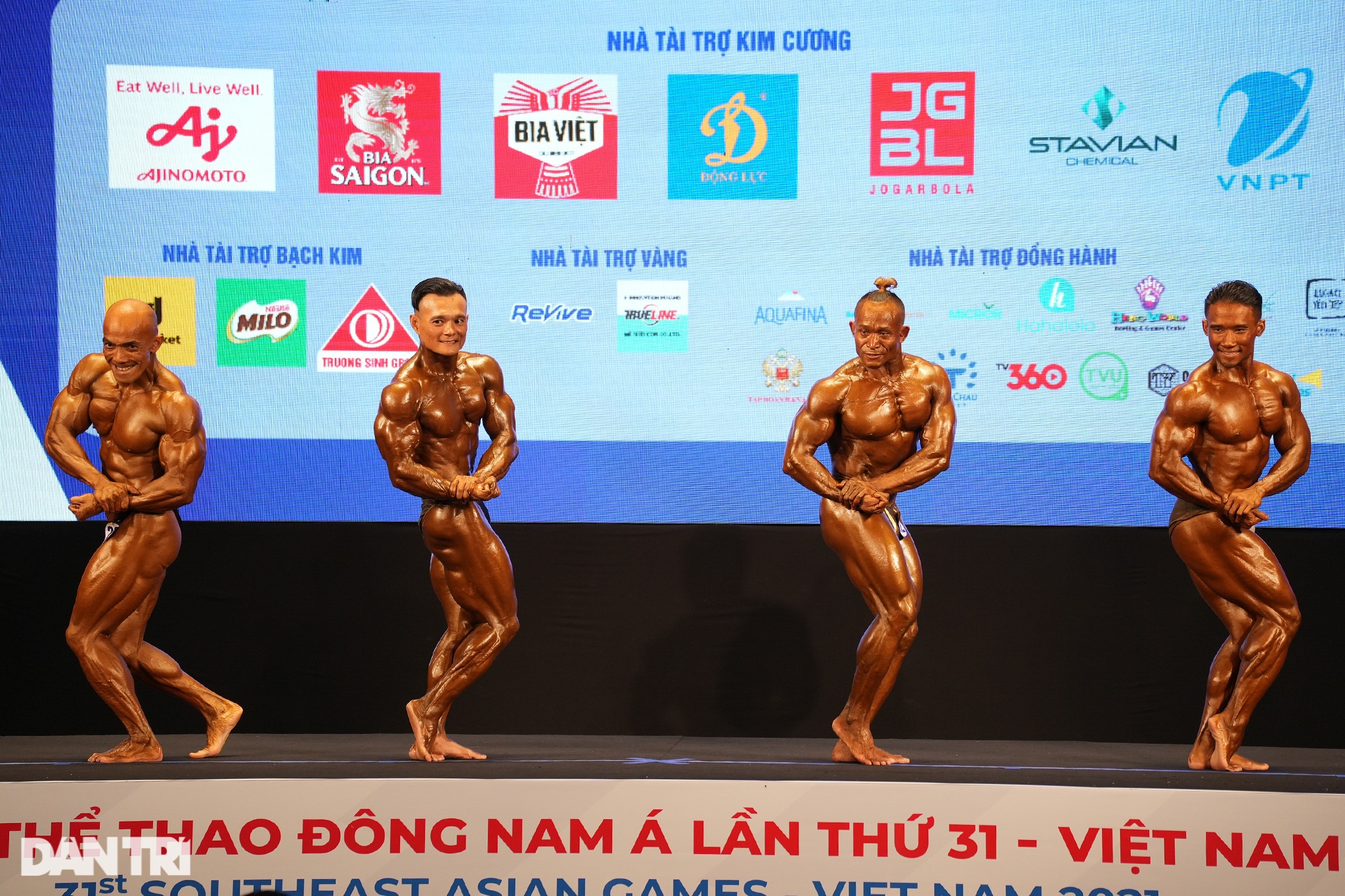 Chiêm ngưỡng cơ bắp cuồn cuộn của các lực sĩ vừa giành HCV môn Thể hình - 10 Chiêm ngưỡng cơ bắp cuồn cuộn của các lực sĩ vừa giành HCV môn Thể hình - 10