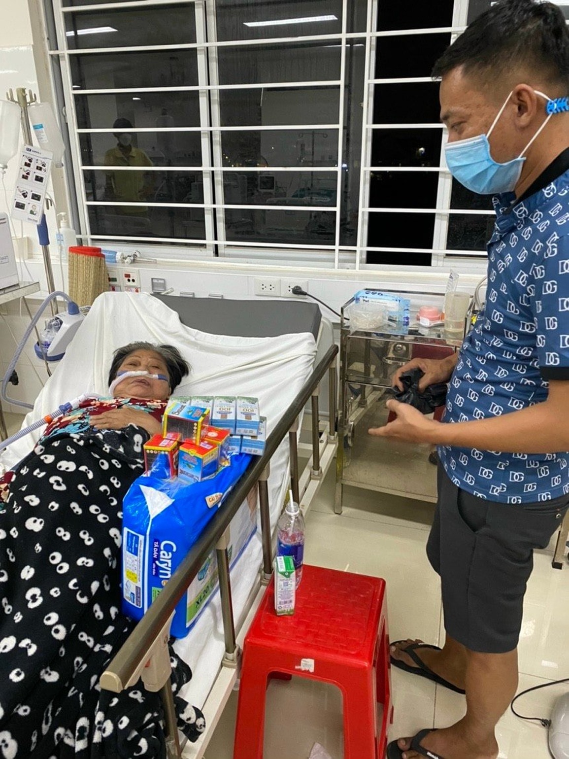 Người chăm F0: Ở nơi nguy hiểm mà chỉ đeo khẩu trang, không lấy nhiều tiền - 2 Người chăm F0: Ở nơi nguy hiểm mà chỉ đeo khẩu trang, không lấy nhiều tiền - 2