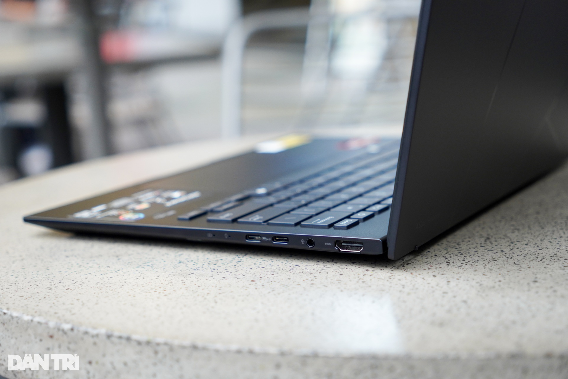 Đánh giá Asus Zenbook 14: Mỏng nhẹ, hiệu năng vừa phải - 12 Đánh giá Asus Zenbook 14: Mỏng nhẹ, hiệu năng vừa phải - 12