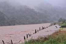 Hai người bị nước lũ, sạt lở đất cuốn trôi