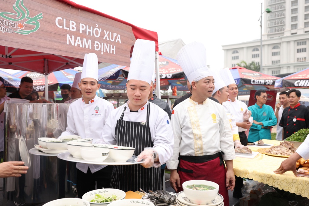 Festival Phở 2024 khai mạc thu hút hàng nghìn người tham dự - 5