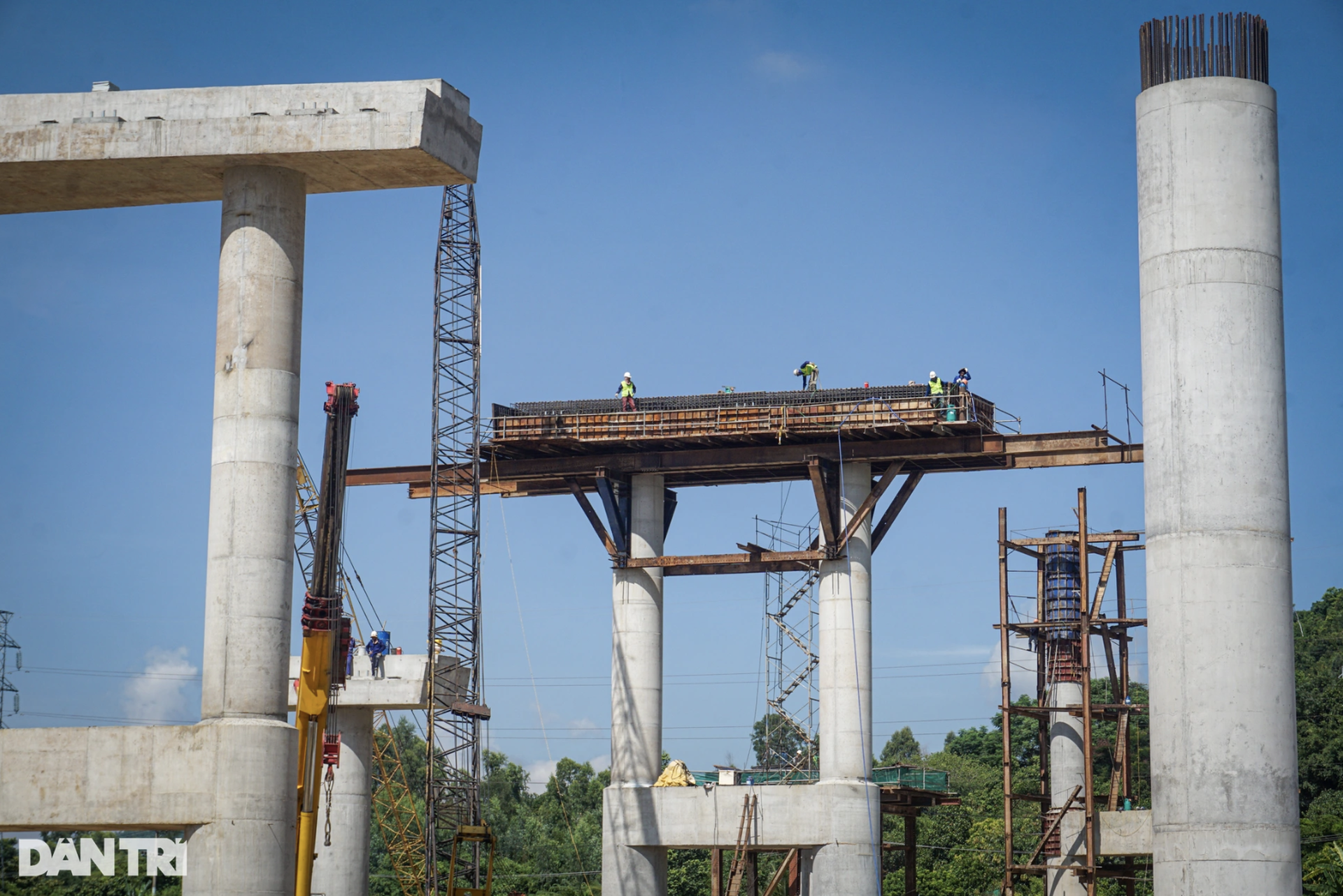 Công trường đường nối cảng biển gắn với Khu Thương mại tự do Đà Nẵng - 5 Công trường đường nối cảng biển gắn với Khu Thương mại tự do Đà Nẵng - 5