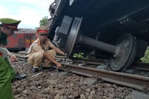 Hiện trường 2 tàu chở hàng đâm nhau ở ga Núi Thành