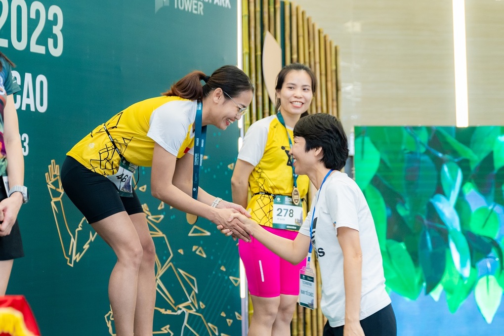 Hàng trăm người chinh phục giải chạy cầu thang bộ TechnoPark Vertical Run 2023 - 5 Hàng trăm người chinh phục giải chạy cầu thang bộ TechnoPark Vertical Run 2023 - 5