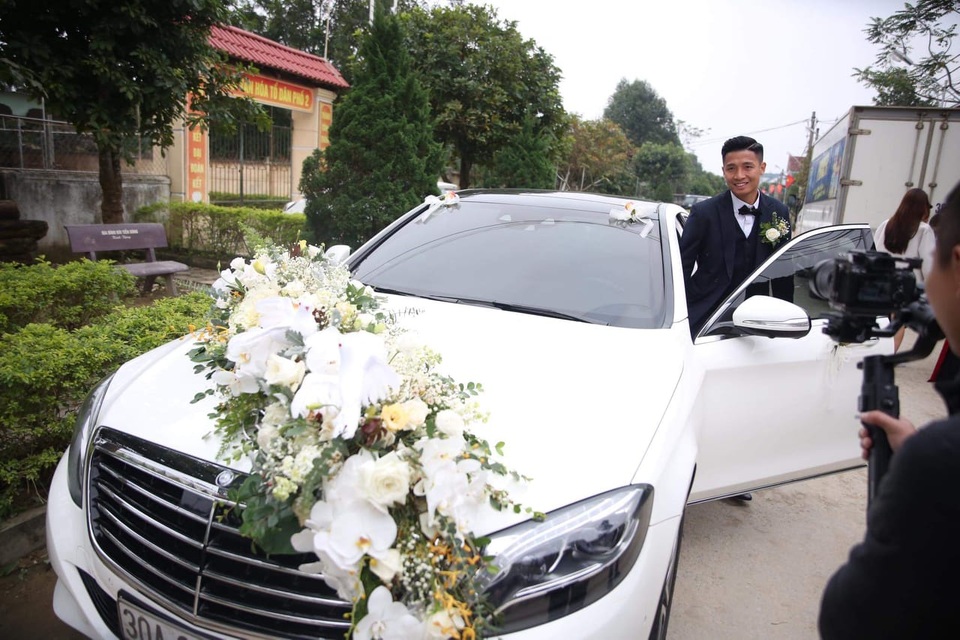 Bùi Tiến Dũng lên xe hoa đón dâu ở Hà Tĩnh - 1 Bùi Tiến Dũng lên xe hoa đón dâu ở Hà Tĩnh - 1