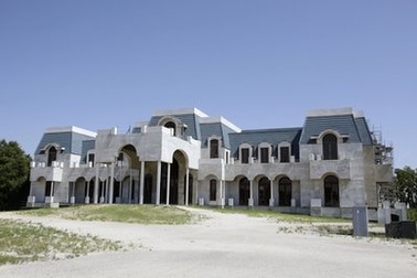 Rao bán ngôi nhà rộng nhất nước Mỹ với 23 phòng tắm