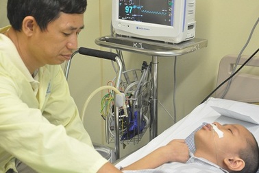 Bị viêm não, tính mạng con trai người chiến sĩ Trường Sa trở nên nguy kịch