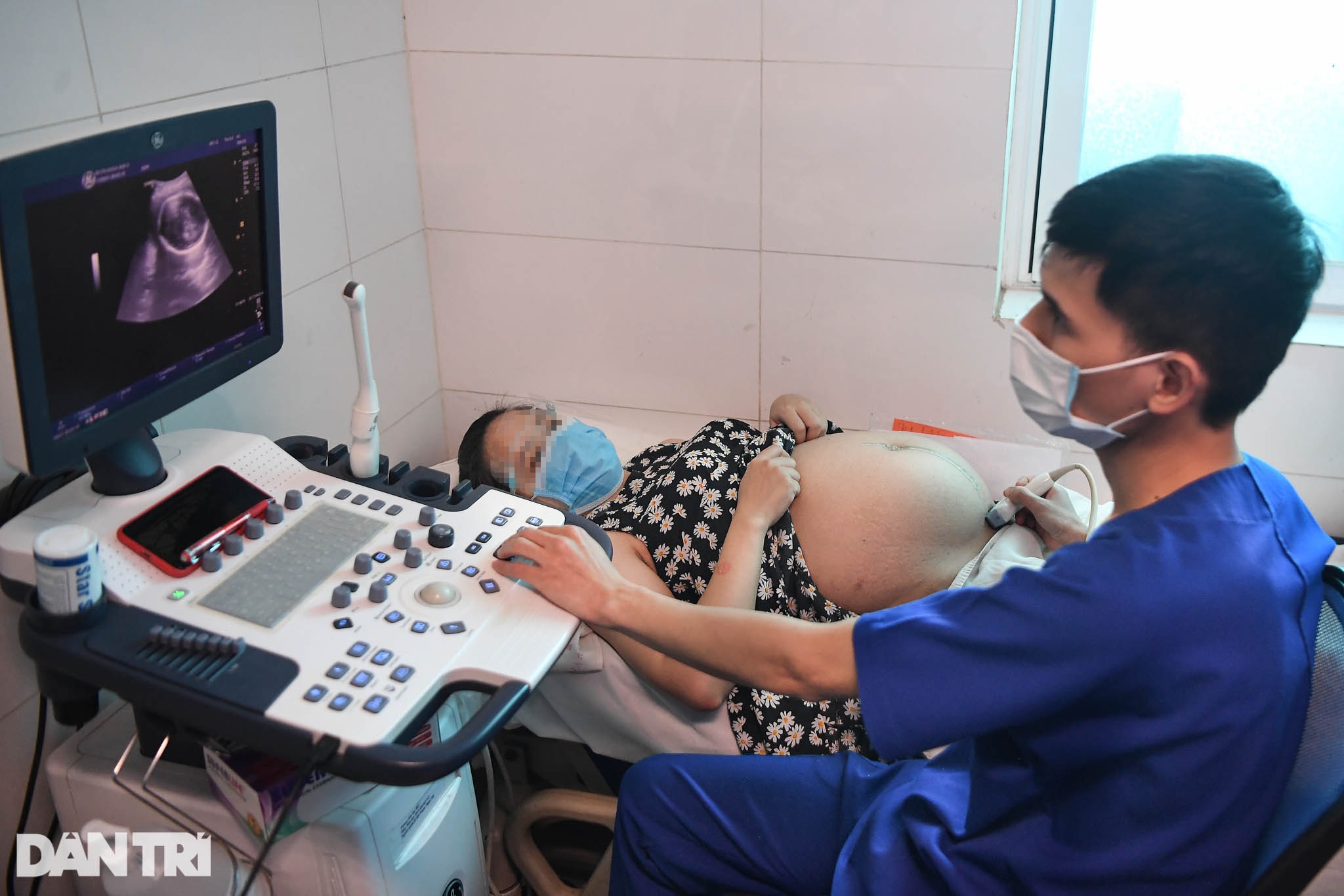Quy trình tiêm vắc xin ngừa Covid-19 cho hơn 1.000 thai phụ ở Hà Nội - 9 Quy trình tiêm vắc xin ngừa Covid-19 cho hơn 1.000 thai phụ ở Hà Nội - 9