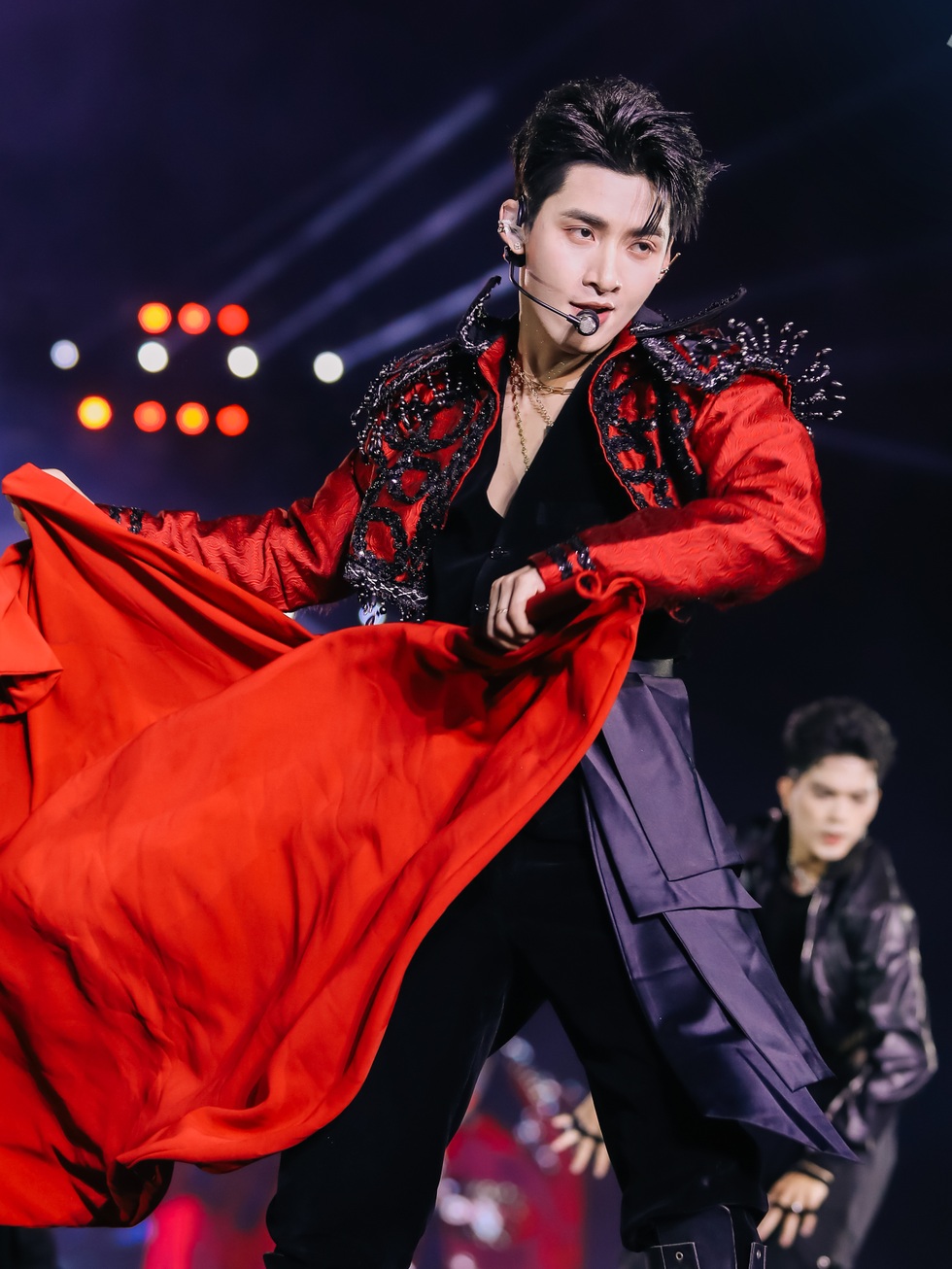 Thấy gì từ việc hơn 50.000 người chi gần 100 tỷ đồng xem 3 show Anh trai? - 6 Thấy gì từ việc hơn 50.000 người chi gần 100 tỷ đồng xem 3 show Anh trai? - 6