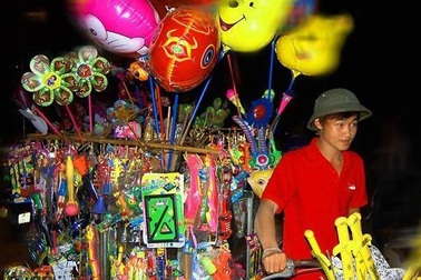 Chàng trai bán hàng rong được 3 đại học Âu Mỹ mời học miễn phí