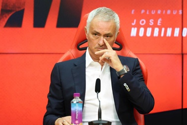 Mourinho chính thức dẫn dắt Benfica