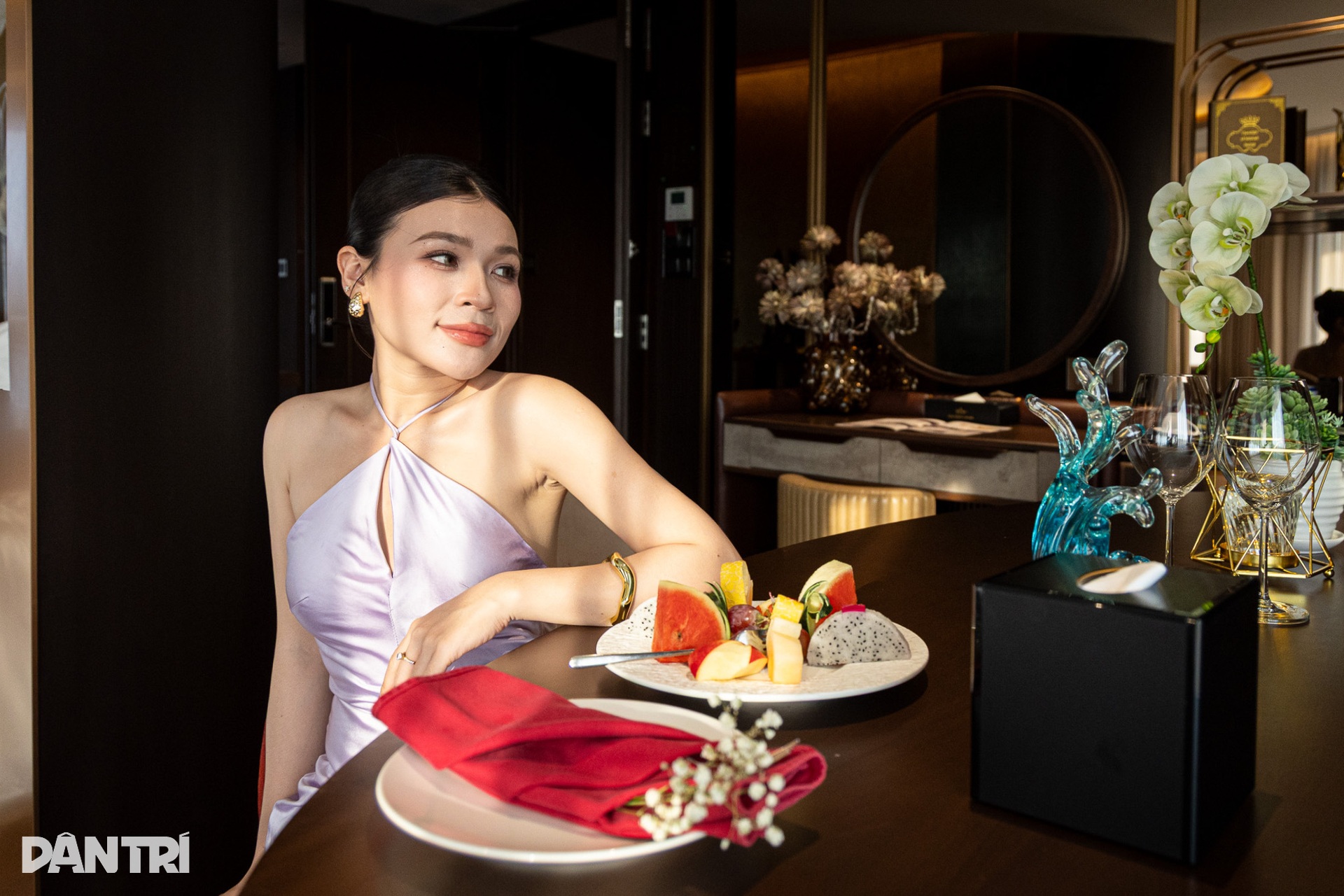Hơn 50 triệu đồng trải nghiệm phòng tổng thống của khách sạn nổi ở TPHCM - 6