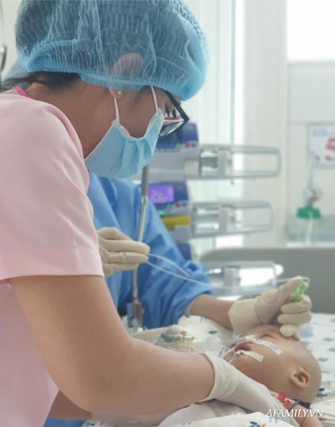Bác sĩ tiết lộ khoảnh khắc cuối cùng ca mổ song sinh Trúc Nhi – Diệu Nhi: Vừa bó bột xong là… muốn gục - Ảnh 7. Bác sĩ tiết lộ khoảnh khắc cuối cùng ca mổ song sinh Trúc Nhi – Diệu Nhi: Vừa bó bột xong là… muốn gục - Ảnh 7.
