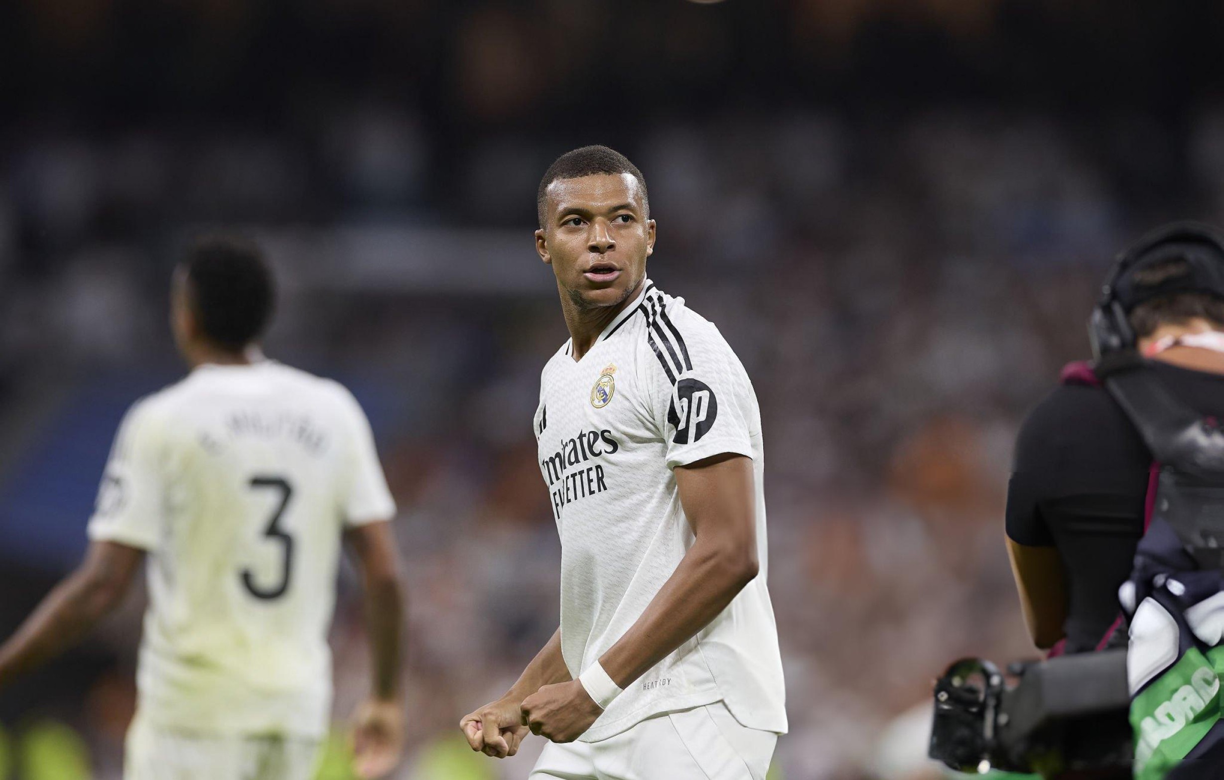 Mbappe nhận tin xấu trong khiếu nại đòi tiền từ PSG - 2