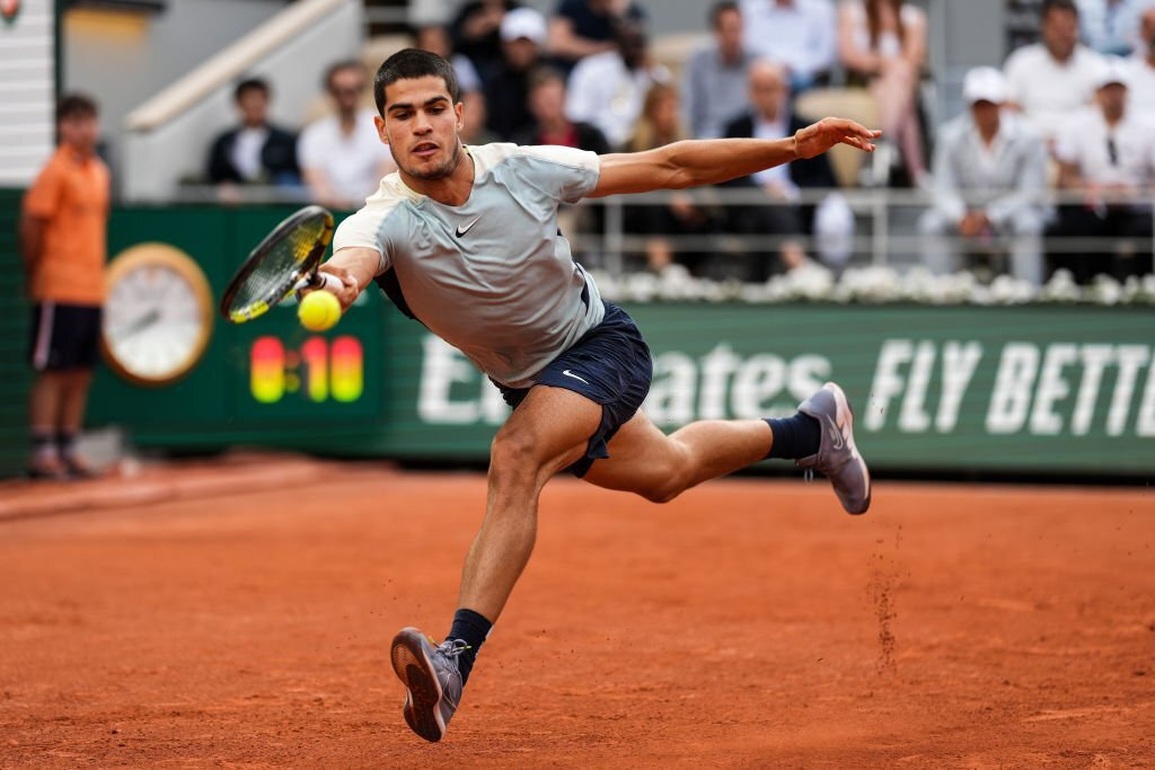 Alcaraz, Zverev tăng tốc ngay vòng đầu Roland Garros - 2