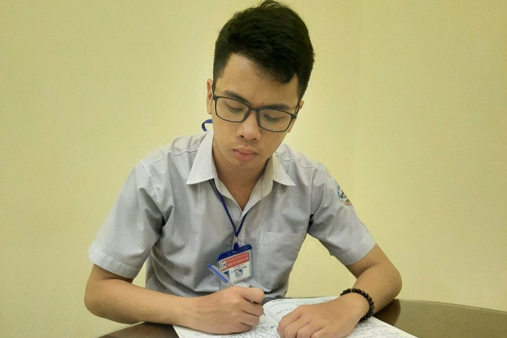 Nghị lực của những thủ khoa phố núi và hành trình chinh phục ước mơ - 1 Nghị lực của những thủ khoa phố núi và hành trình chinh phục ước mơ - 1