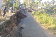 Tình trạng đường sụt lún như động đất tiếp diễn ở Cà Mau