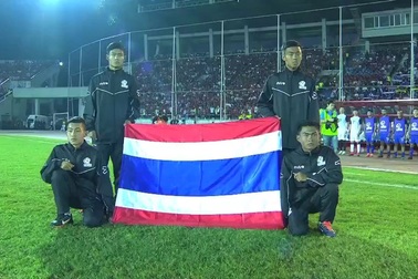 Teerasil Dangda ghi cả 2 bàn, giúp Thái Lan thắng dễ Myanmar 2-0