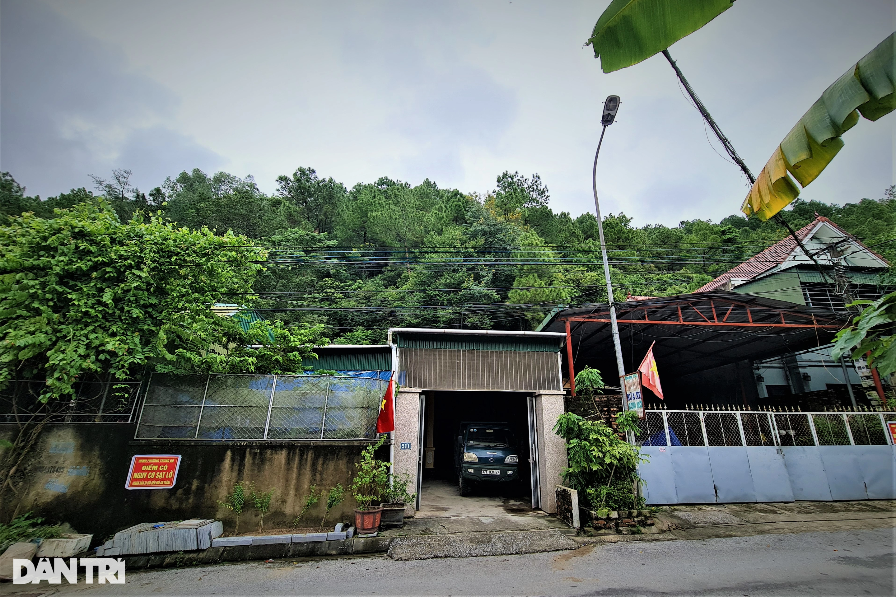 Đất đá dội xuống như bom ngay trung tâm thành phố Vinh - 5 Đất đá dội xuống như bom ngay trung tâm thành phố Vinh - 5