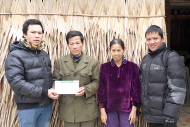 Những con tim kêu cứu tiếp tục đón nhận quà nhân ái