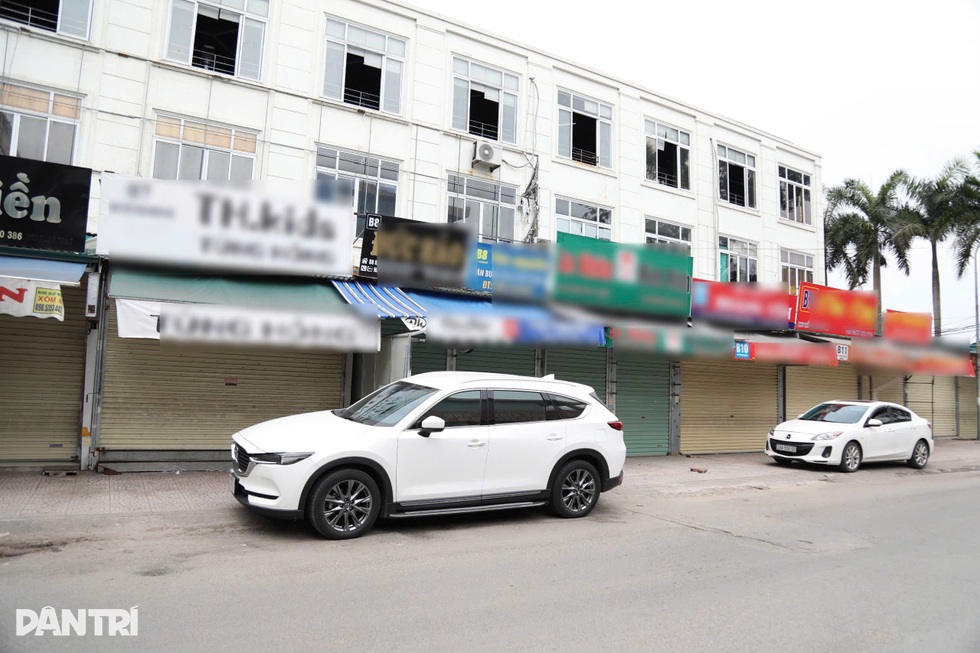 Thủ phủ thời trang lớn nhất miền Bắc: Cửa đóng then cài giữa mùa làm ăn