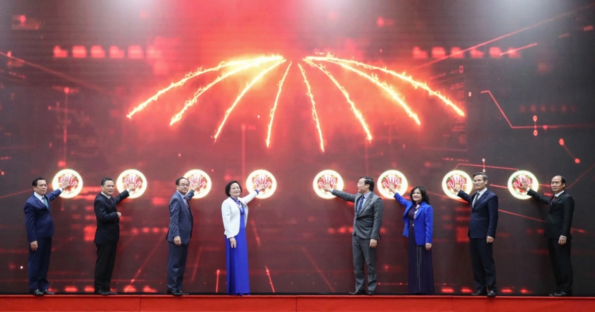 Gallery - Bộ trưởng cùng 7 Thứ trưởng bấm nút vận hành Bộ Nội vụ mới | Báo Dân trí