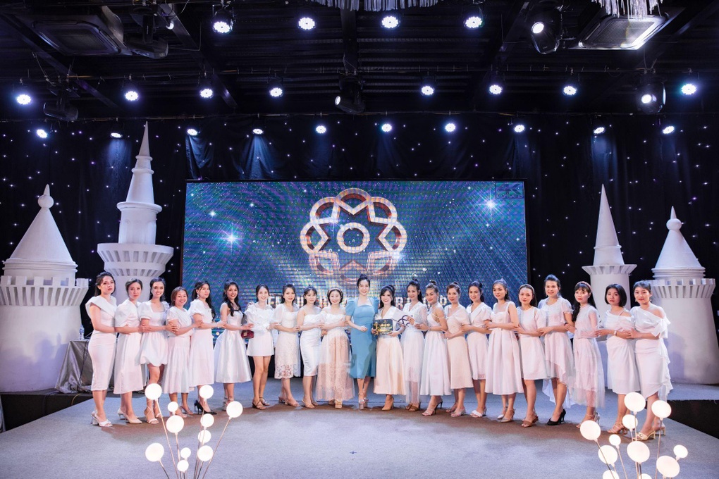 Hathor Group tổ chức đêm tiệc gala tri ân lãnh đạo xuất sắc tại Hạ Long - 5 Hathor Group tổ chức đêm tiệc gala tri ân lãnh đạo xuất sắc tại Hạ Long - 5