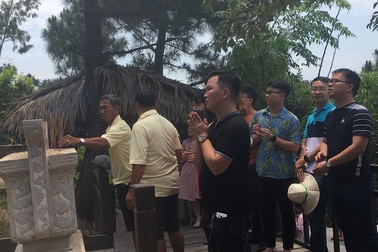 Hàng chục ngàn lượt người viếng mộ Đại tướng Võ Nguyên Giáp dịp 30/4