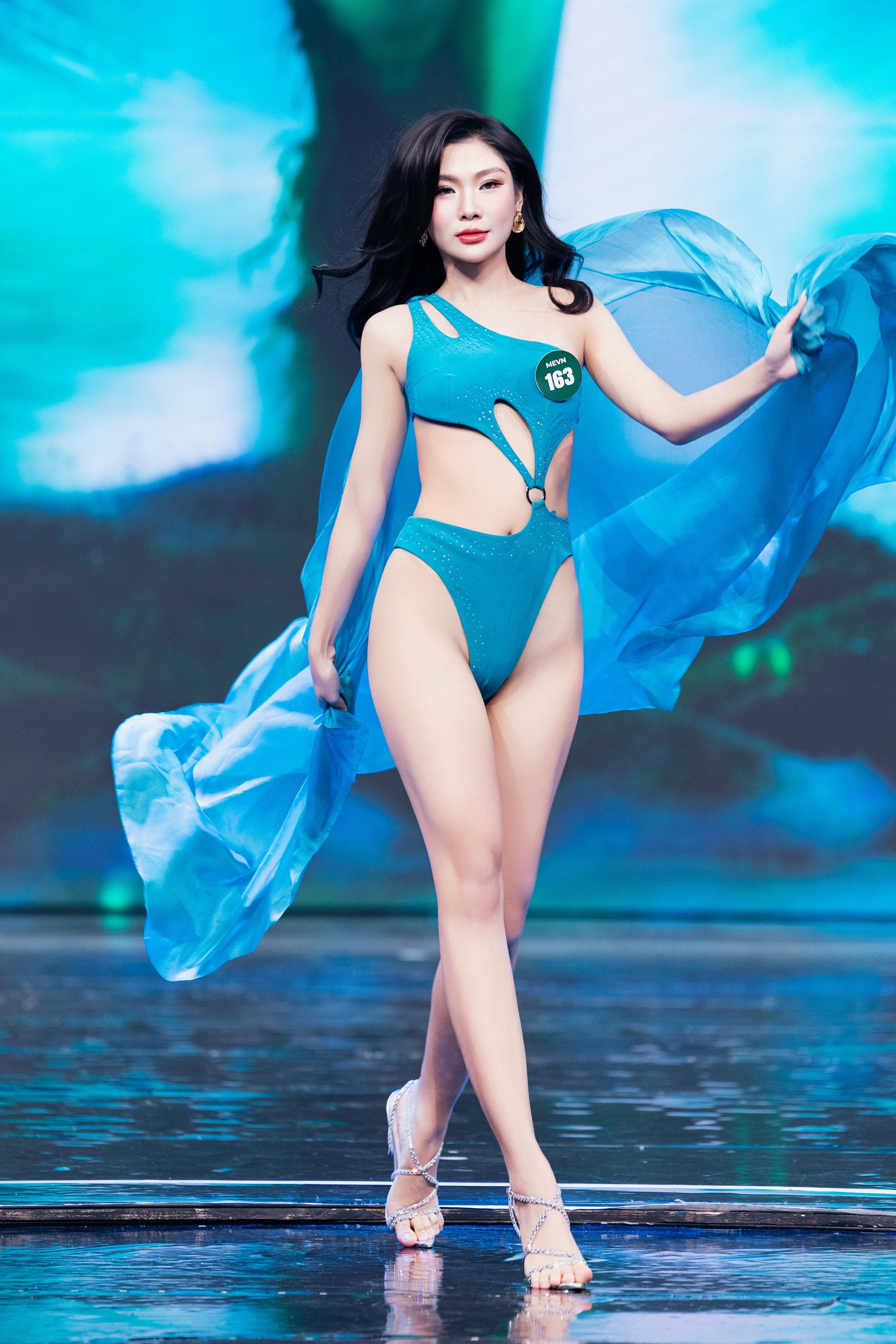 Thí sinh Hoa hậu Trái đất Việt Nam diễn bikini để lộ chi tiết nhạy cảm - 3 Thí sinh Hoa hậu Trái đất Việt Nam diễn bikini để lộ chi tiết nhạy cảm - 3