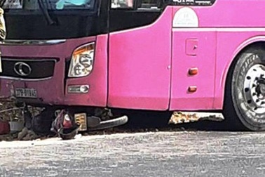 Va chạm với xe khách, chồng tử vong, vợ nguy kịch