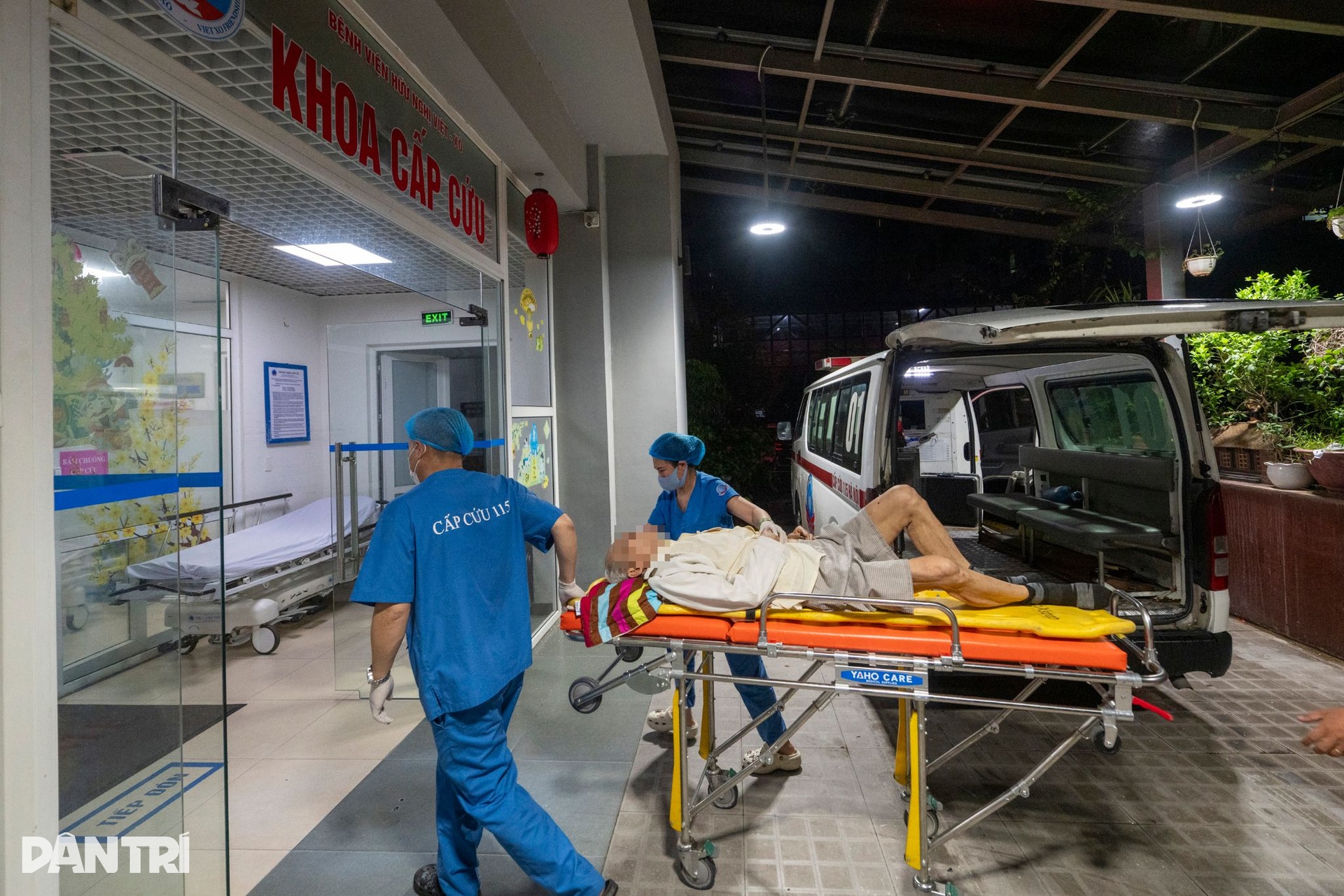 Hà Nội: Những chiến binh chạy đua với bão, xuyên đêm mưa gió cứu người - 12 Hà Nội: Những chiến binh chạy đua với bão, xuyên đêm mưa gió cứu người - 12