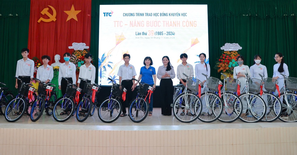 568 suất học bổng đến với học sinh tỉnh Bến Tre - 2 568 suất học bổng đến với học sinh tỉnh Bến Tre - 2
