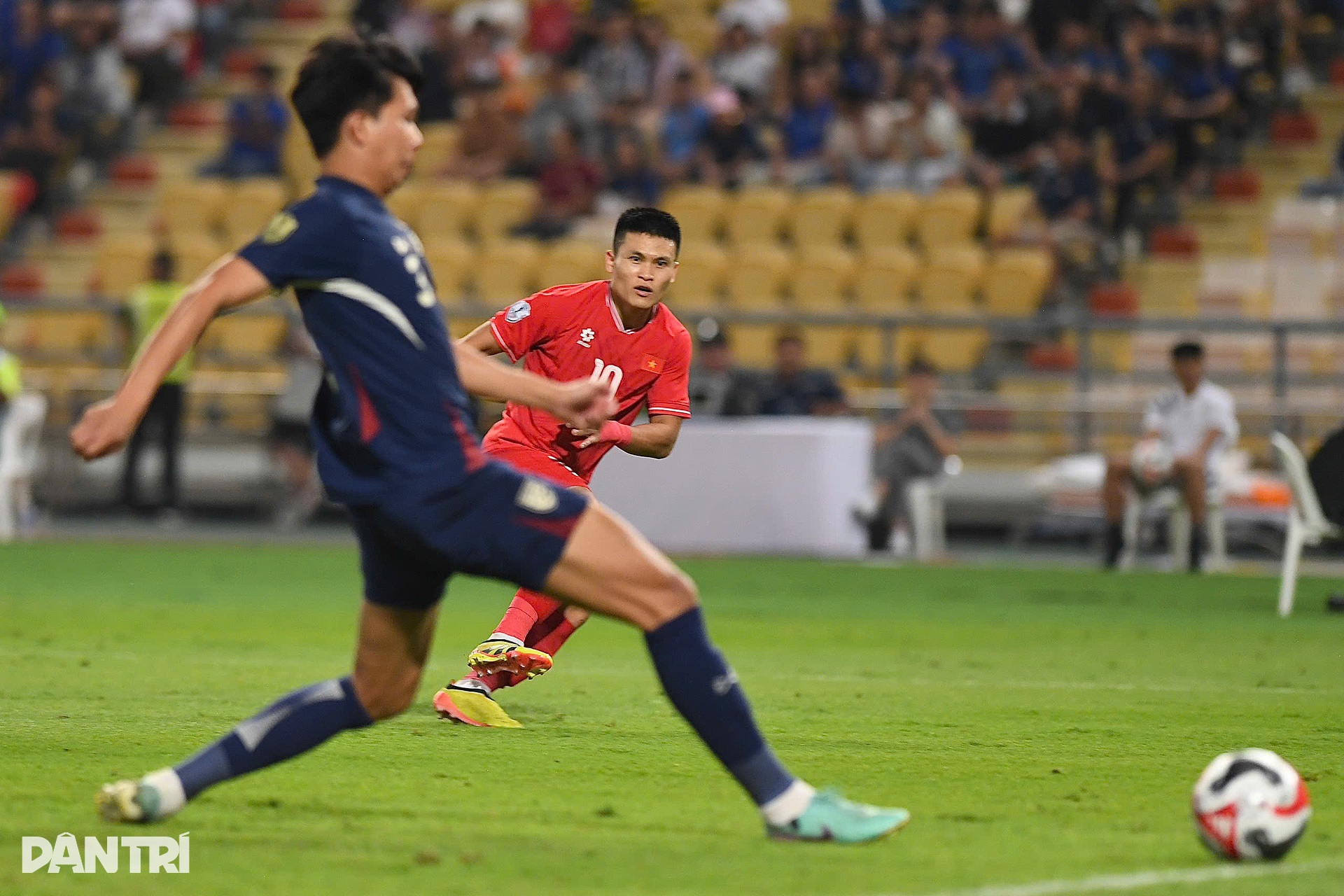 Hình ảnh tuyển Việt Nam vô địch AFF Cup 2024 đầy thuyết phục trước Thái Lan - 8 Hình ảnh tuyển Việt Nam vô địch AFF Cup 2024 đầy thuyết phục trước Thái Lan - 8