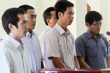 Yêu cầu khởi tố viện trưởng VKSND TP Tuy Hòa