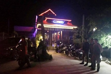 Đội phó đội an ninh bị bắt quả tang tổ chức đánh bạc