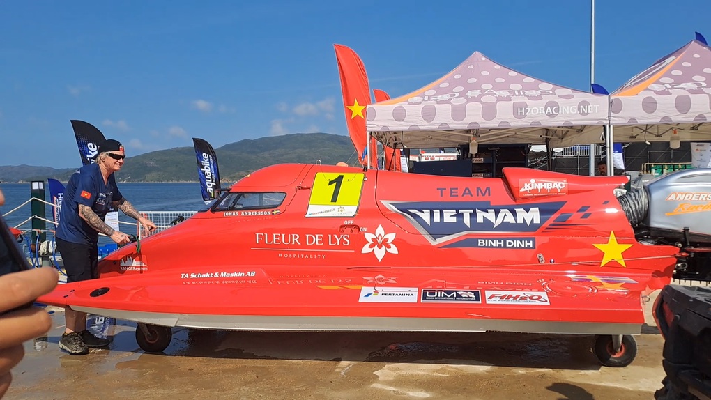 Điểm đặc biệt ở siêu thuyền máy F1 của đội đua Bình Định - Việt Nam - 1 Điểm đặc biệt ở siêu thuyền máy F1 của đội đua Bình Định - Việt Nam - 1