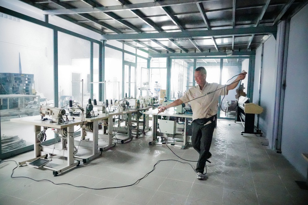 Chiếc máy may trả góp và ông chủ lớn vẫn ham kiếm tiền, khởi nghiệp - 3 Chiếc máy may trả góp và ông chủ lớn vẫn ham kiếm tiền, khởi nghiệp - 3